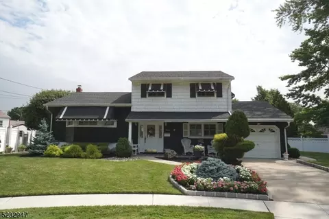 16 Hartland Ct, Woodbridge Twp, NJ 07067
