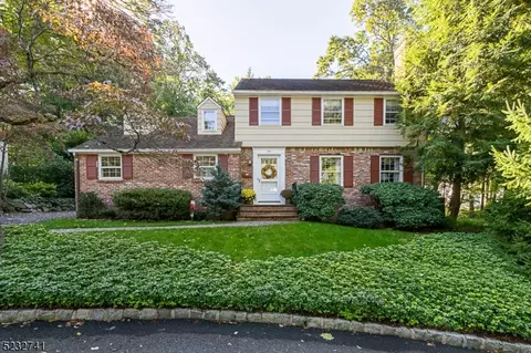53 Fox Run, New Providence, NJ 07974