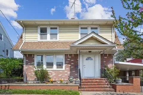105 Roosevelt St, Roselle Park, NJ 07204