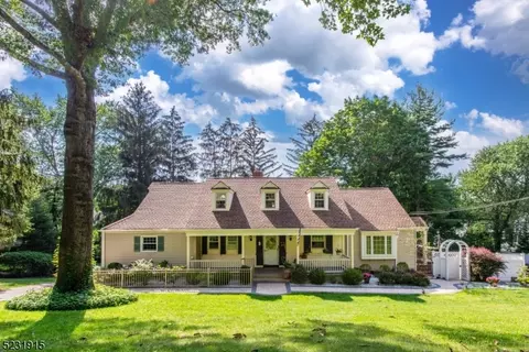 18 Sunderland Dr, Morristown, NJ 07960