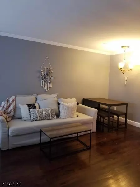 565 Grove St D-5 #D5, Clifton, NJ 07013