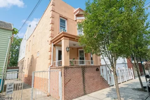 325 12th St #2, Union City, NJ 07087