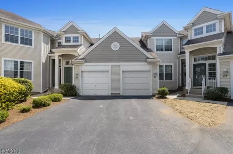 250 Bald Eagle Dr, Stewartsville, NJ 08886