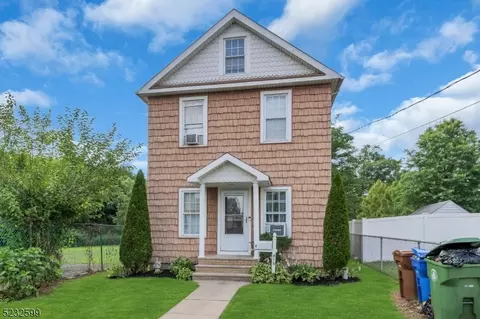 819 Rose Pkwy, Linden, NJ 07036