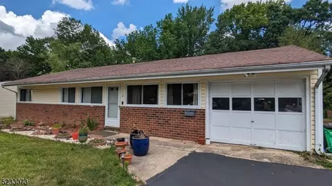 3 Hawthorne Rd, South Brunswick, NJ 08824