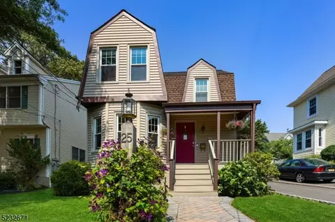 25 Russell Pl, Summit, NJ 07901