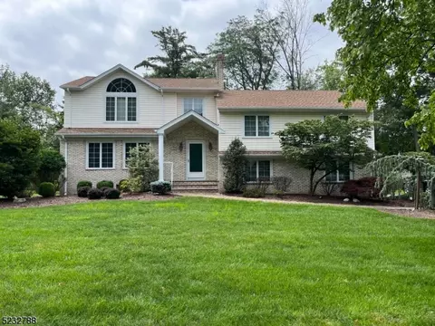 25 Shadowlawn Dr, Livingston, NJ 07039