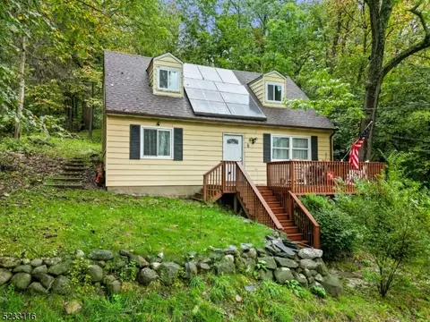 6 Andrea Dr, Vernon, NJ 07462