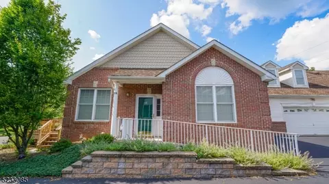 78 Samson Dr, Flemington, NJ 08822