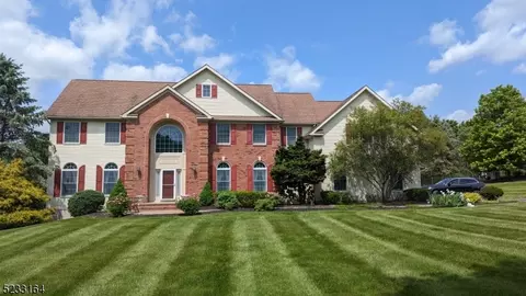 20 Grove Farm Rd, Union Twp, NJ 08867