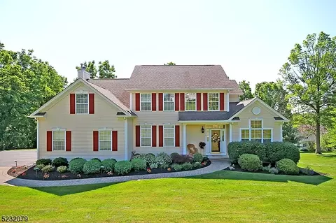 4 Beaver Creek Dr, Flemington, NJ 08822