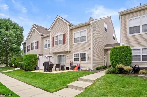 62 Winged Foot Ct #62, Howell Twp, NJ 07731