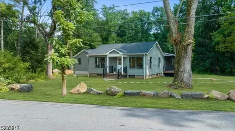 57 Snydertown Rd, Hopewell, NJ 08525