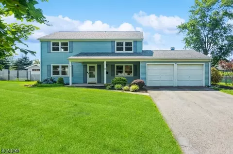 11 Summerall Rd, East Franklin, NJ 08873