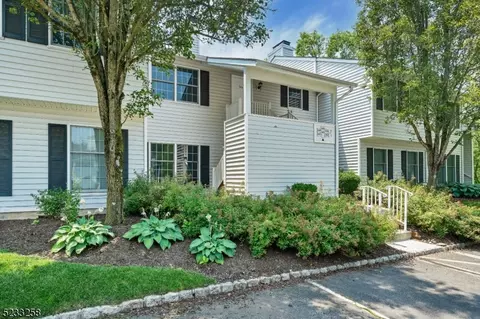 346 Phoebe Ct #346, Three Bridges, NJ 08887