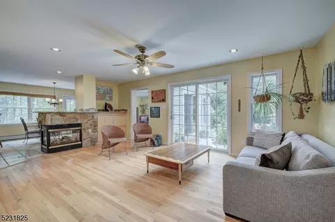 64 Venetian Dr, Jefferson, NJ 07849