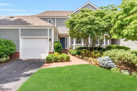 15 Boxwood Dr, Morristown, NJ 07960