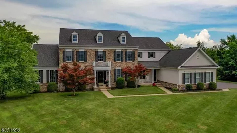 3 Ballentine Ct, Flemington, NJ 08822