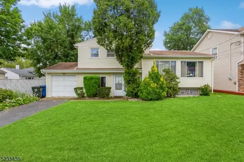 9 Starlight Dr, Woodbridge Twp, NJ 07067
