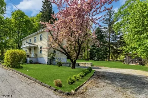 2 Lake St, Hampton, NJ 08827