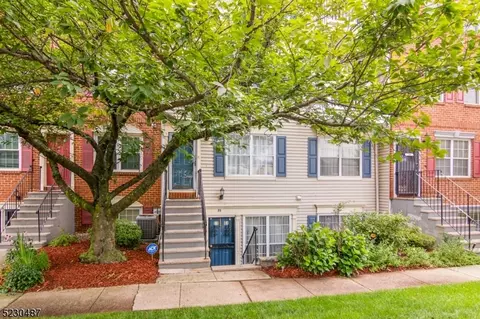22 Colgate Dr, Newark, NJ 07103