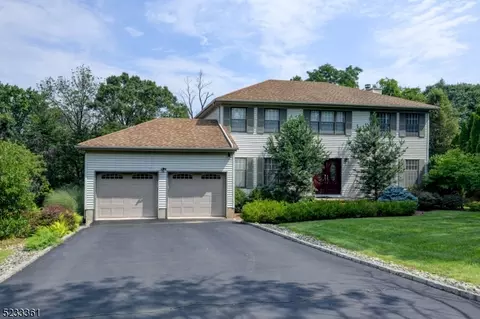 280 Killarney Dr, Berkeley Heights, NJ 07922