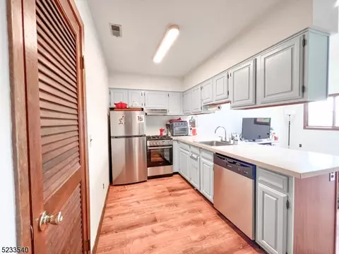5 Arapahoe Dr, Vernon, NJ 07462
