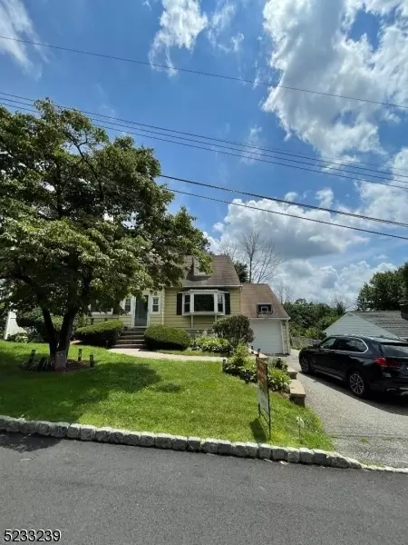 4 Elizabeth Ave, Stanhope, NJ 07874