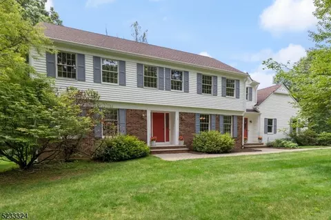 6 Canterbury Ct, Warren, NJ 07059