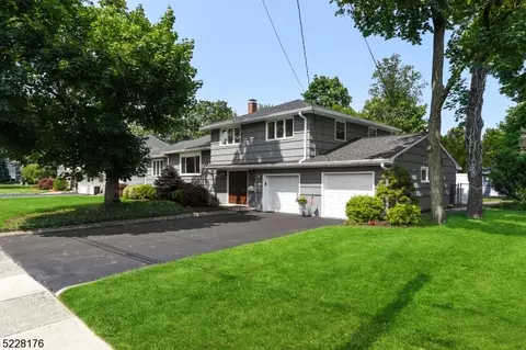 64 Atwood Pl, Wayne, NJ 07470