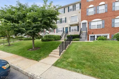 77 Callahan Ct, Newark, NJ 07103