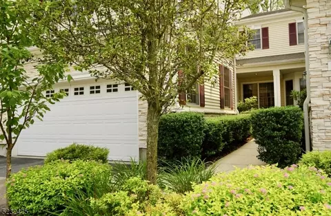 3 Love Ln, Roseland, NJ 07068