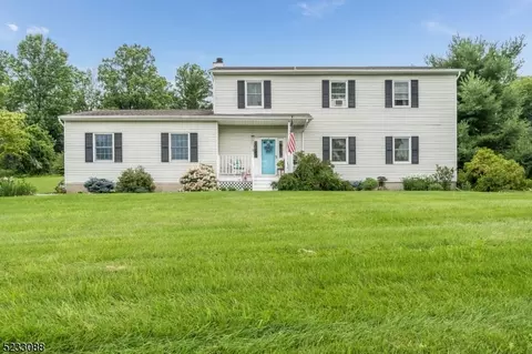 4 Fieldcrest Dr, Hackettstown, NJ 07840