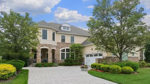 17 Johns Dr, Warren, NJ 07059