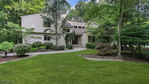 5 Mattben Dr, Warren, NJ 07059