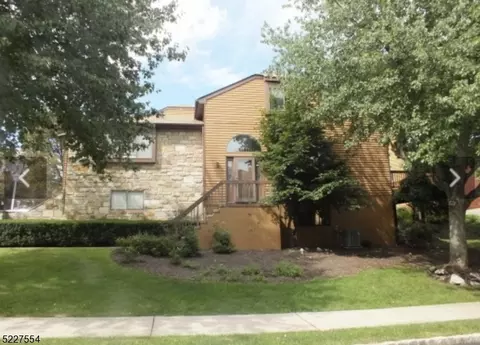 32 Hickory Hill Ct, Rockaway, NJ 07866