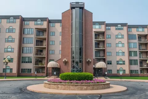 1360 Hamburg Tpke 503 #503, Wayne, NJ 07470