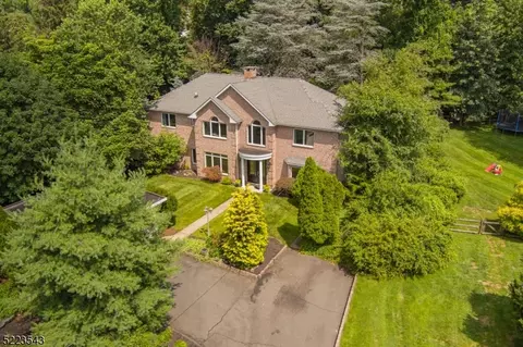 207 Pembrook Rd, Mountainside, NJ 07092