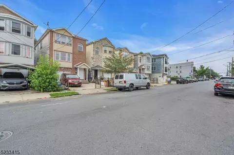 737 S 11th St, Newark, NJ 07103
