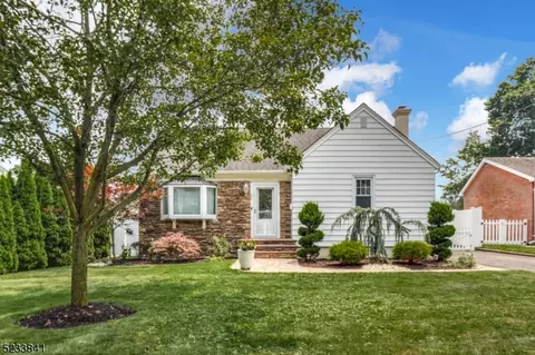 80 Lefferts Ln, Clark, NJ 07066