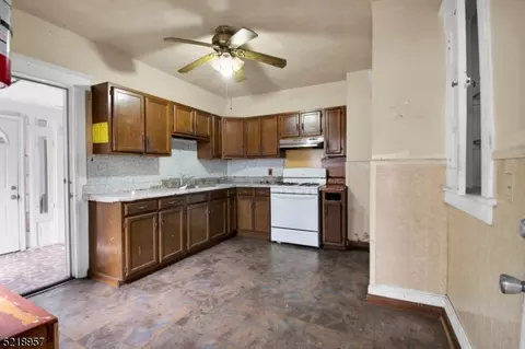 54 Drift St, New Brunswick, NJ 08901