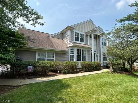 1121 Highland Ct, Stewartsville, NJ 08886