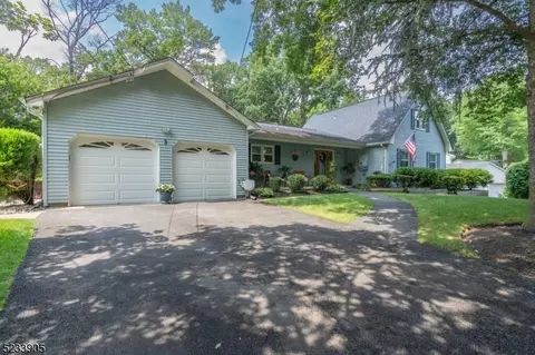 3 Carlton Ct, East Brunswick, NJ 08816