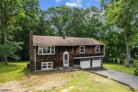14 Ramar St, Mount Olive, NJ 07836