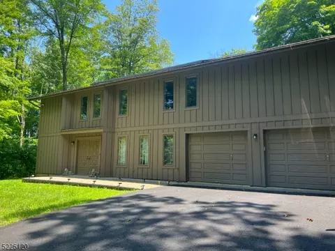 428 Mountain Lake Rd, Liberty, NJ 07838