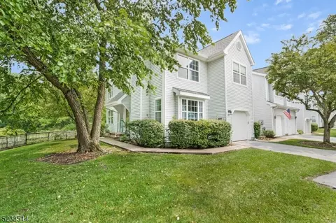 23 Weatherhill Rd, Hamburg, NJ 07419