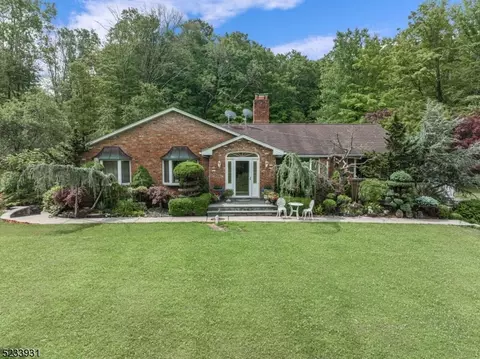 22 Vienna Hills Rd, Hackettstown, NJ 07840