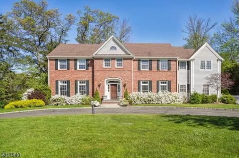 71 Fairfield Dr, Millburn Twp, NJ 07078