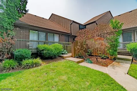 172 Kingsberry Dr, Somerset, NJ 08873