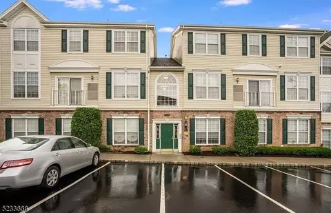 272 Windmill Ct, Phillipsburg, NJ 08865